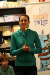 gal/2010/2010 Saitentwist Mayersche 13.11. Tierisches/_thb_2010 Saitentwist Mayersche 13.11. 091.jpg